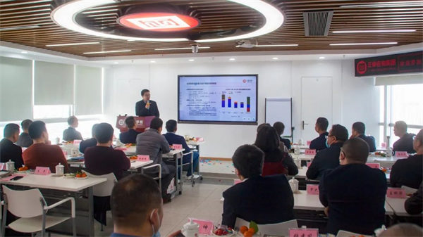 王寶乾老師為校友們解讀2022經濟走勢 王寶乾老師為校友們解讀2022經濟走勢