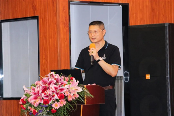 佛山市依恩膠片科技有限公司總經(jīng)理楊書燦先生致辭 佛山市依恩膠片科技有限公司總經(jīng)理楊書燦先生致辭